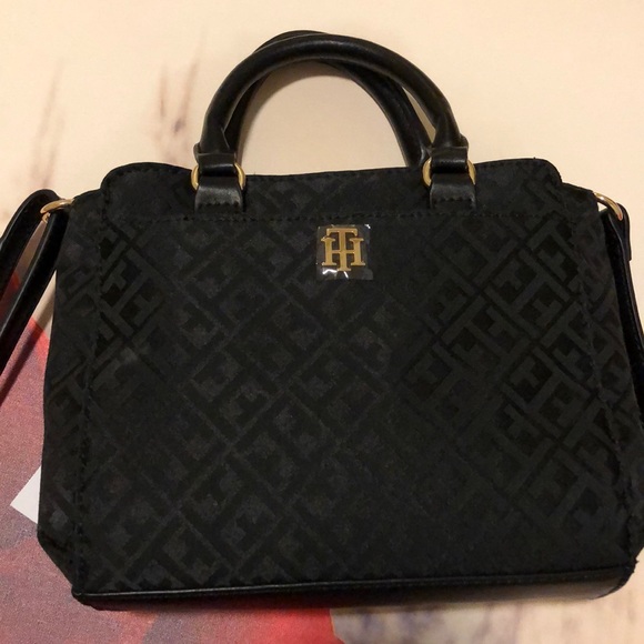 Tommy Hilfiger Handbags - Tommy Hilfiger purse